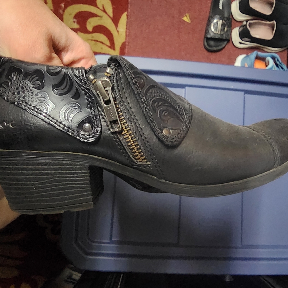 Elegant Black Ankle Boots